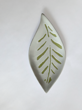 Load image into Gallery viewer, Boston International Ceramic Guest Plate, 9.5 x 4.5 inches, Safari White Green