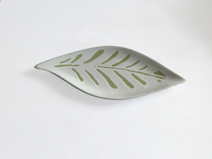 Boston International Ceramic Guest Plate, 9.5 x 4.5 inches, Safari White Green